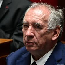 بایرو، نخست‌وزیر فرانسه در اخذ رأی اعتماد پارلمان ناکام ماند