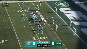 Wide receiver Caleb Douglas' first NFL touchdown catch opens the scoring in Miami Dolphins-Jets game