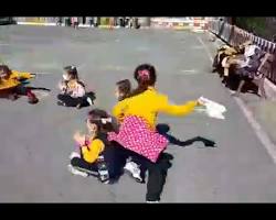 yağ satarım bal satarım oyunu oynayan çocuklar anadolu geleneksel resmi