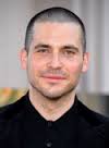 Personen: Rob James-Collier