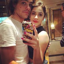 Resultado de imagem para fotos de martina stoessel e peter