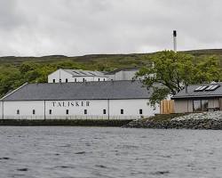 Imagen de la destilería Talisker, Escocia