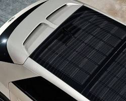 Hyundai Ioniq 5 solar roof detail, generata con l'AI