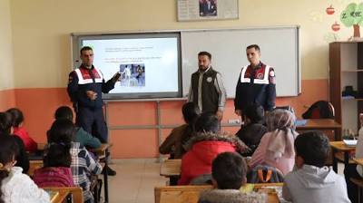 Ağrı'da öğrencilere doğa ve hayvan sevgisi anlatıldı İhlas Haber Ajansı