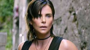 "Tive a impressão de que ela realmente poderia dar uma surra em muita gente": Charlize Theron ficou seriamente intimidada por esta colega estrela de filmes de ação