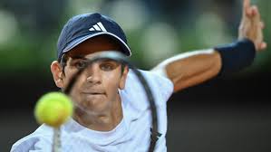 Rafa Jódar, apretando los dientes: noche de extremos ante Arnaldi, pero con final feliz