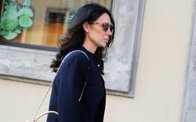 Caso grazia Nicole Minetti, verifiche su autenticità della sentenza di adozione in Uruguay