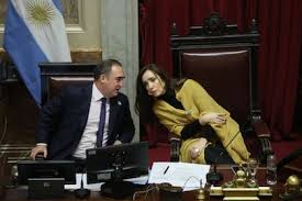 Milei en Jaque: El Senado Desafía el Veto a Fondos Provinciales (ATN) - Imagen principal del artículo