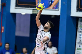 Suzano renova contrato do central Leo Andrade, titular da última Superliga