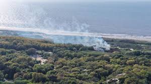 Veel rook bij duinbrand, tientallen wagens opgeroepen