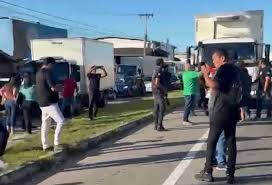 Após protesto em Parnamirim, caminhoneiros do RN liberam trânsito na BR-101
