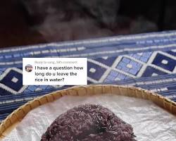 Gambar Black Sticky Rice Ice Cream at a traditional shop in Solo