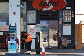 Los sindicatos intentan boicotear el puente de mayo convocando una huelga en las gasolineras españolas
