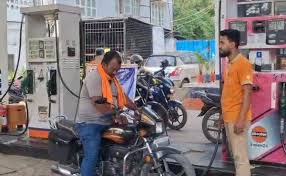 Centre May Hike Fuel Prices If Middle East Crisis Prolongs: RBI Governor