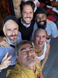 Zeca Camargo mostra encontro de ex-VJs da MTV e causa furor na web: 'Que turma'