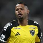 Leila Pereira irá processar torcedores que picharam muros da sede do Palmeiras