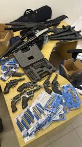 PF Apreende Armas! E Anatel Quer Internet Grátis no Gov.br?! 😱 - Imagen principal del artículo
