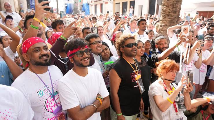 Thousands of revelers descend on Buñol for La Tomatina food fight, set to paint Spanish town red with up to 165 tons of overripe tomatoes; over 20,000 expected