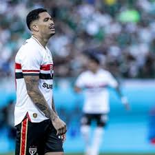 São Paulo corre risco de cair no Paulista e no Brasileiro, diz Arnaldo