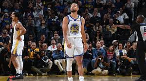 Dubs' Curry limps off with ankle sprain, ruled out