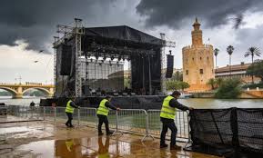 Stage by the river in Seville reinforced due to bad weather ahead of Rosalía's performance