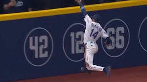 Rays' Chandler Simpson Makes EXCEPTIONAL Catch into the Wall to Keep Game Scoreless vs Brewers - FOX Sports