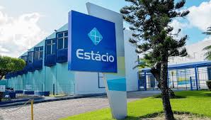 Estácio indenizará aluna negativada por encargo cobrado após sair de curso