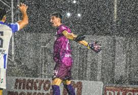 ¡Golazo Histórico! Arquero Santilli Anota de Arco a Arco para Cerro Largo