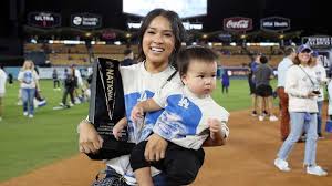 Tommy Edman's wife Kristen's 1-word reaction to Dodgers' epic Game 1 win