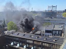 Hulpdiensten onderweg naar uitslaande brand in centrum Dordrecht