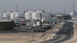 Ataque iraní obliga a QATAR a detener producción de gas: consecuencias en precios y mercado energético