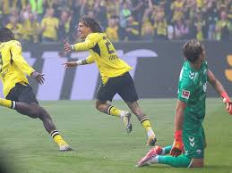 Bundesliga: Borussia Dortmund e Freiburg dividem a liderança