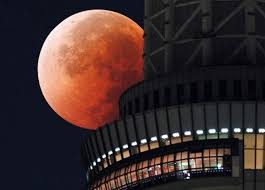 Spektakuläre Mondfinsternis verzaubert Deutschland: Bilder und Hintergründe