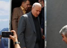 سه شاید تاج برای دادن جام قهرمانی به استقلال