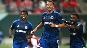 FC Schalke 04 gewinnt Pokalkrimi in Halle nach Verlängerung. — BILD