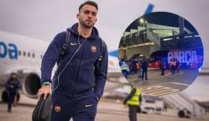 Entre abucheos y aplausos, aficionados del Racing reciben al Barcelona para la Copa del Rey