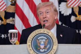 EUA registram sites sobre alienígenas após ordem de Trump para revelar documentos
