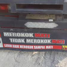 Hasil gambar untuk tulisan lucu di bak truk