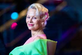 "Definitely a spark has been lit": Is there something going on between Pamela Anderson and Tom Cruise? | blue News