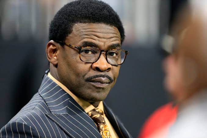 Former NFL Star Stuns With Shirtless Physique At 59