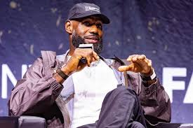 LeBron James sends thank you message to Lakers ahead of big decision