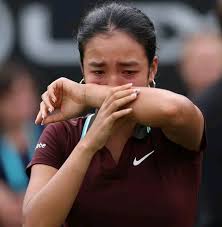 Lift that trophy girl! ❤️