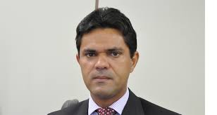 Reinaldo Moura de Souza é um dos juízes da Comarca. Karolline Bianconi. karol@acidadevotuporanga.com.br. A comunidade de Votuporanga conta com três novos ... - 00000004637126324329458214041