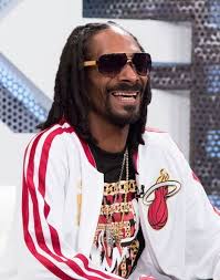 Snoop seldi Cameron Diaz gras: 10 hlutir sem þú vissir ekki um Snoop Dogg &middot; Kjartan Atli Kjartansson skrifar: Snoop Dogg, Snoop Lion eða Snoop Doggy Dogg, ... - AR-131209848