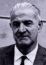 Carlos Droguett (1912-1996), novelista chileno, nacido en Santiago de Chile. Realizó estudios incompletos de Derecho e ... - droguett01