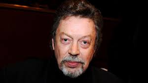 Kiefer Sutherland, Luke Evans, ‘Clue’ Stars, Carol Burnett & More Pay Tribute To Tim Curry