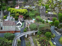 cidade em meio a natureza