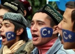 Redam Muslim Uighur, China Kirim &#39;Macan Tutul Salju&#39; - muslim-uighur-cina-_110721143832-375