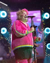 Ilka Bessin: Vom Comedy-Star zur Ballermann-Sängerin im Megapark!