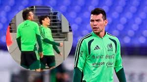 ¿Se olvidó de Don Memo? Gilberto Mora se divierte con Chucky Lozano en entrenamiento del Tri (VIDEO)